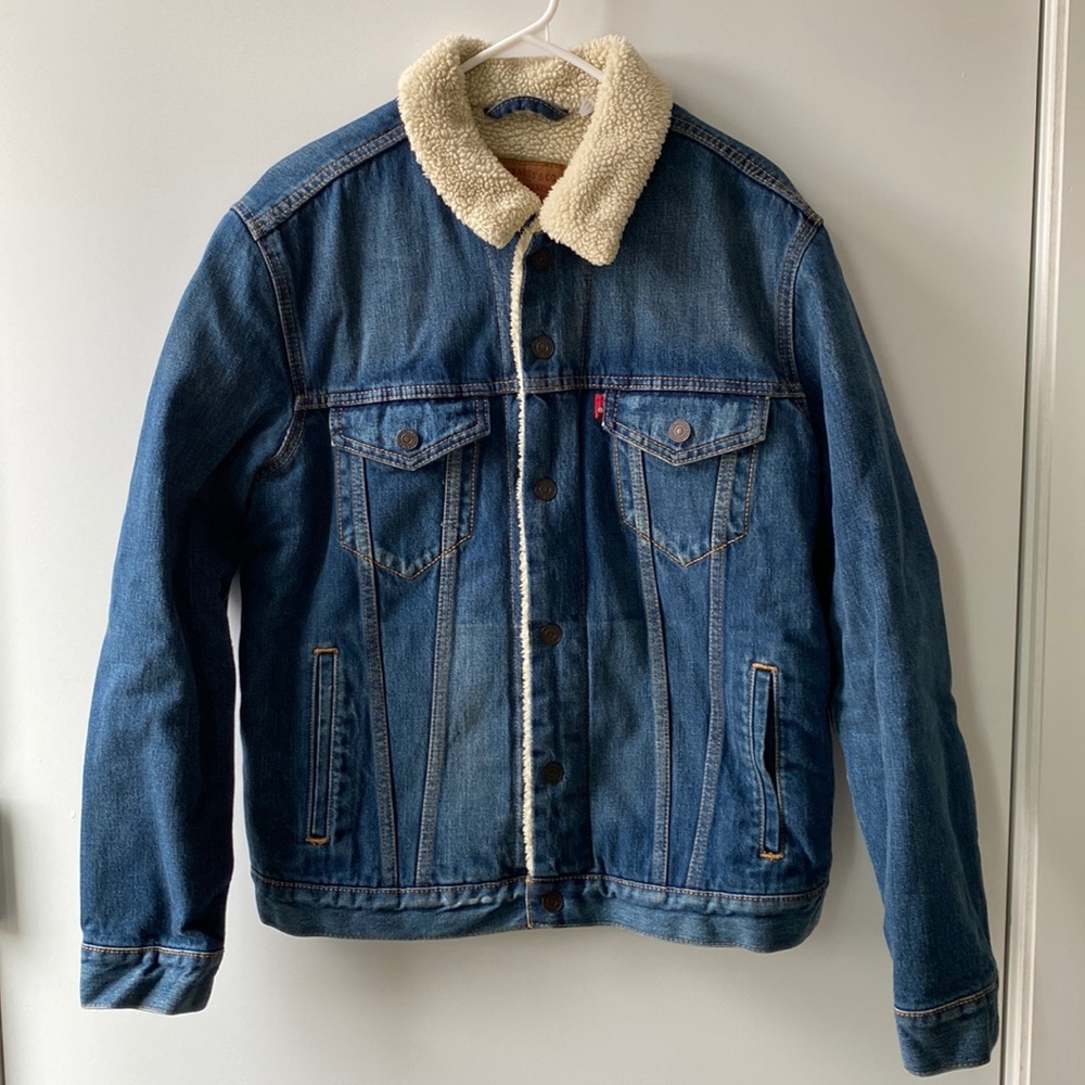 Levi’s men’s medium Sherpa lined denim jacket